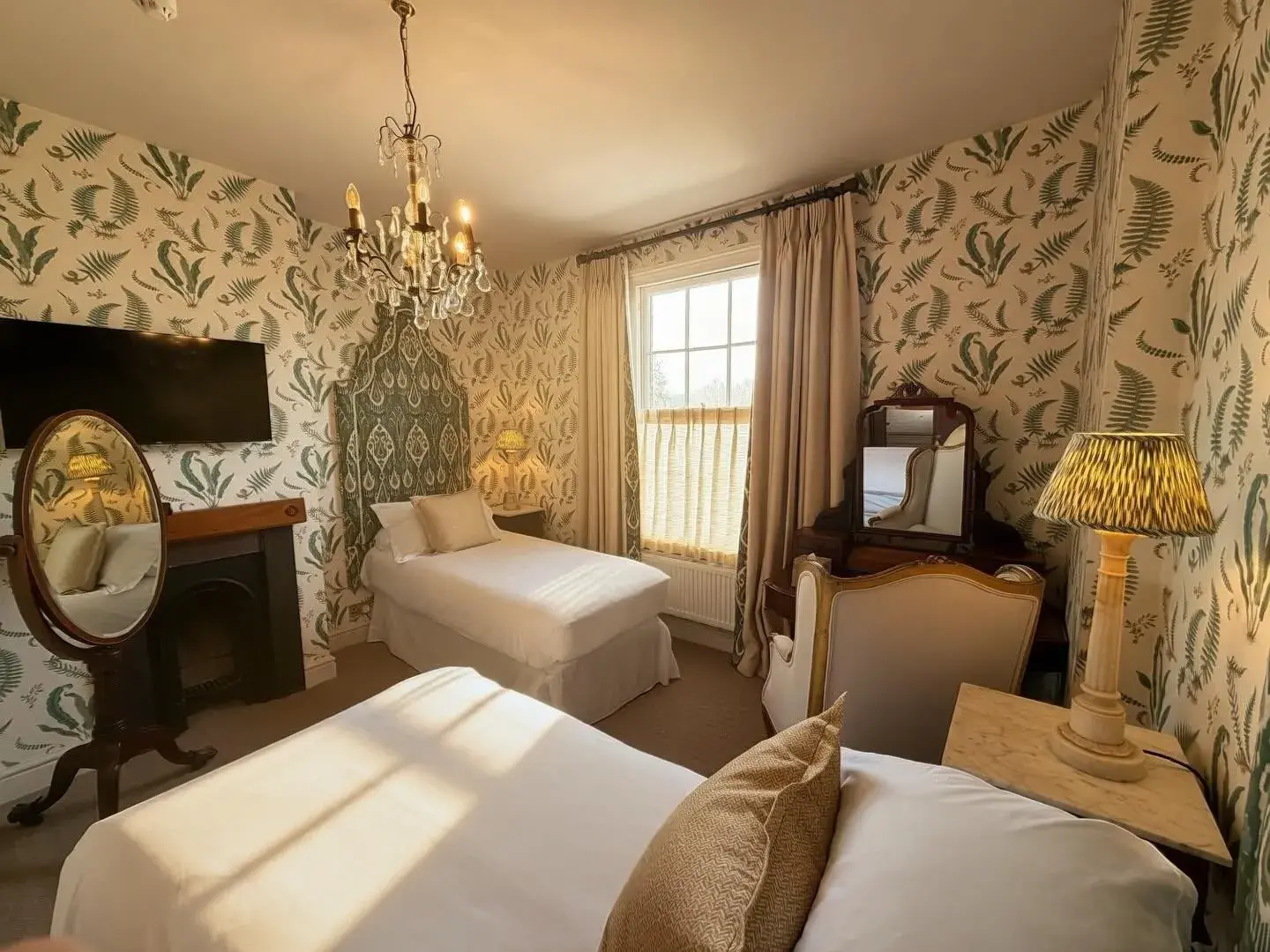 Elmswood, Moreton-in-Marsh — interior design by Savery's of Broadway